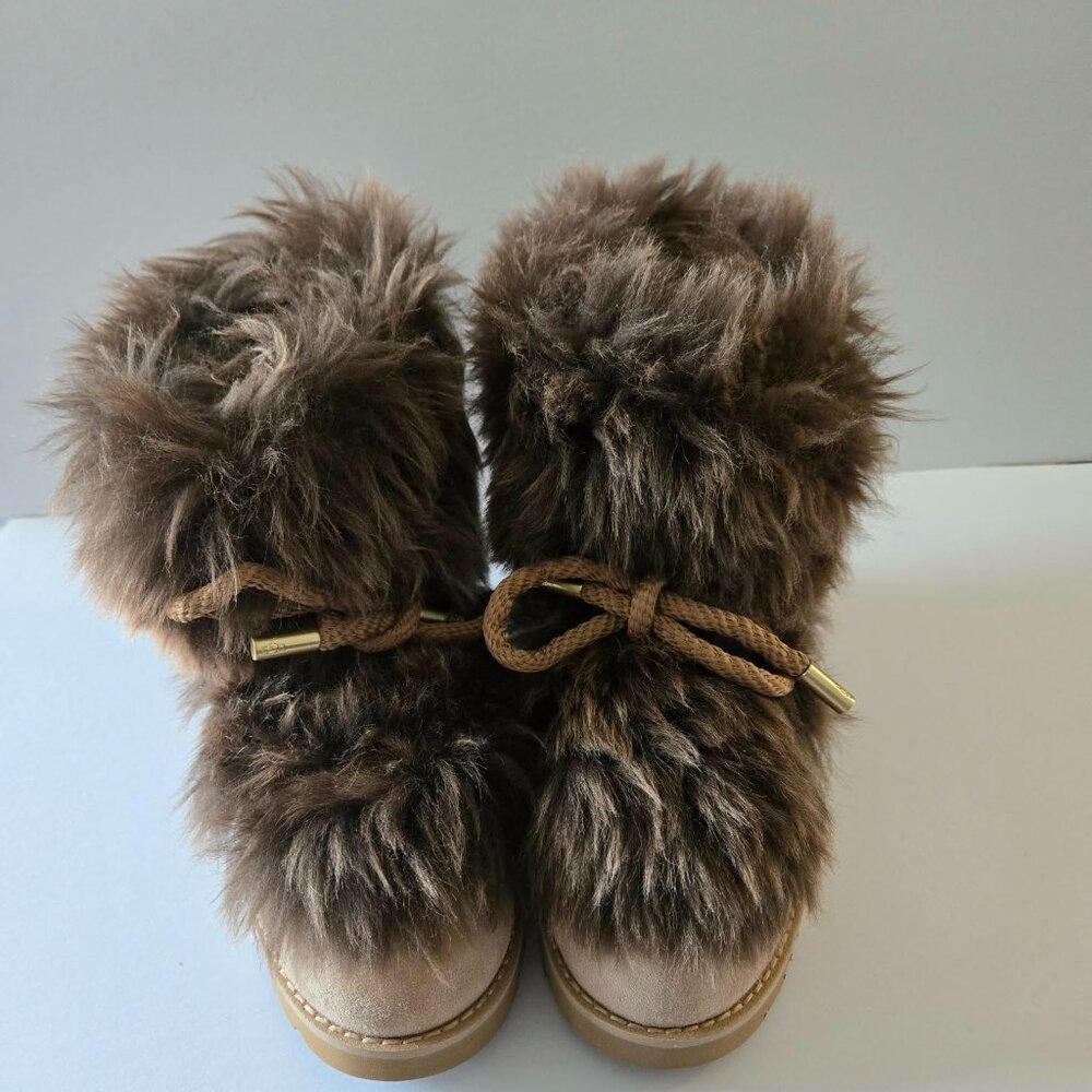 Uggs - image 2